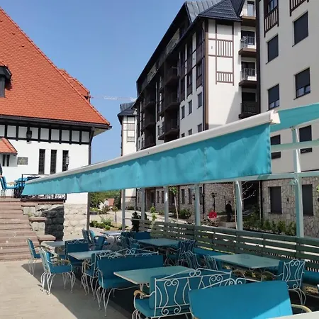 شقة Gold Pine Titova *