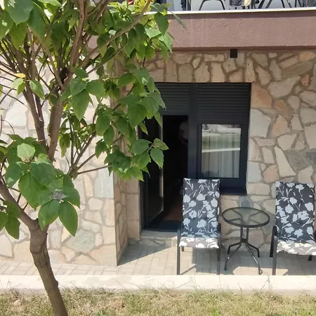 Gold Pine Titova شقة *