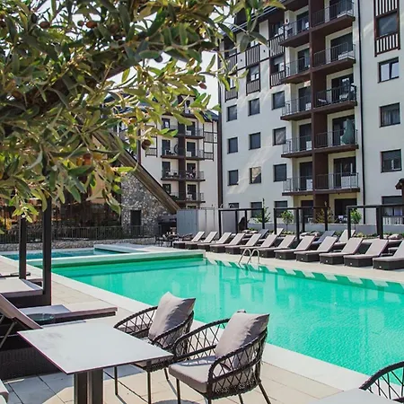 شقة Gold Pine Titova