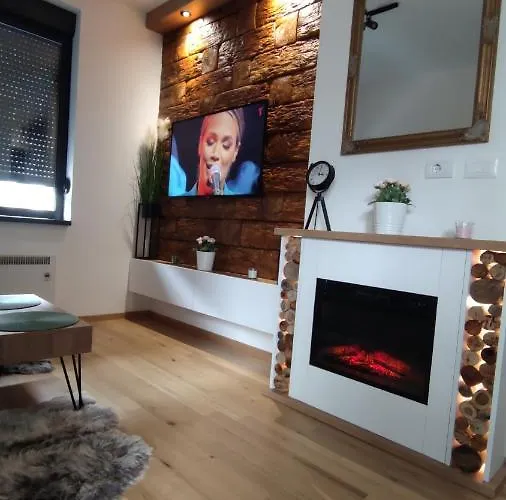 Gold Pine Titova Appartement