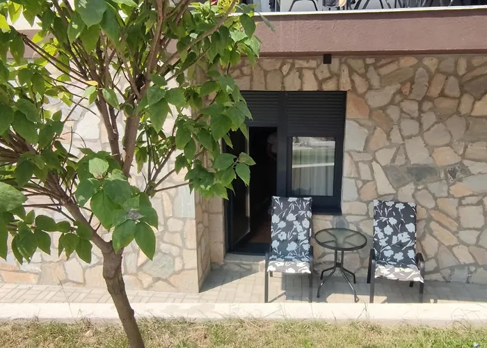 Gold Pine Titova Appartement *